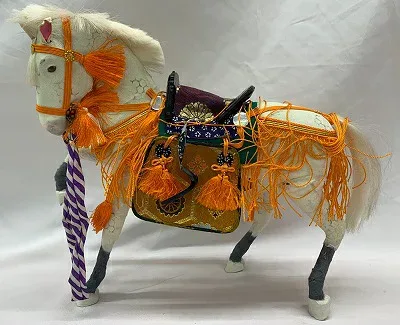 五月人形 縮緬 白馬 大馬飾り 五月人形お道具 五月人形 端午の節句 初節句 お祝い 誕生祝い 兜 かぶと 鎧 海外へのお土産 日本土産 日本文化 日本伝統 兜飾り 鎧飾り 菖蒲の節句 インテリア 和風インテリア インテリア小物 馬の置物 馬 うま