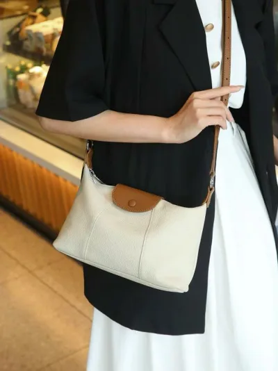 ショルダーバッグ レディース 革 牛革 斜めがけ 餃子型 ワンショルダー 肩掛け バイカラー 配色 TOGOレザー 2way 大人 軽量 鞄 カバン 通勤 通学 旅行 カジュアル シンプル ギフト 贈り物 プレゼント