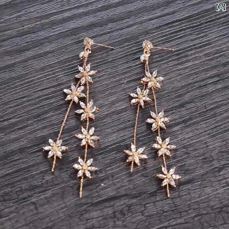 ウェディングイヤリング ピアス ロング 大ぶり フラワー 揺れる タッセル 小顔効果 華やか 韓国 花嫁 披露宴 パーティー アクセサリー 結婚式 二次会 前撮り お呼ばれ フォトウェディング ウェディングドレス 発表会 演奏会 上品 ドレスアップ フ