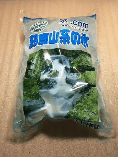 鈴鹿山系純氷 クラシュアイス 業務用 中粒 かちわり氷 1.1kg ウイスキー カクテル お酒 焼酎 水割り アイスコーヒー 美味しいジュース 飲食用