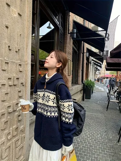 【20%OFFクーポン付き】【ハーフジップ】 ニット セーター レディース ノルディック柄 厚手 トップス プルオーバー 襟付き 長袖 オーバーサイズ ビッグシルエット ゆったり 体型カバー 着痩せ 小顔効果 暖かい 防寒 ジャガード 雪 カジュアル
